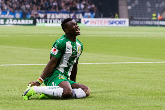 Hammarbys Joseph Aidoo grinar illa