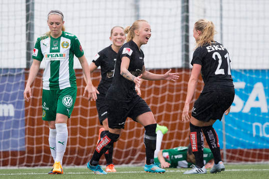Göteborgs Nathalie Persson jublar ihop med Rebecka