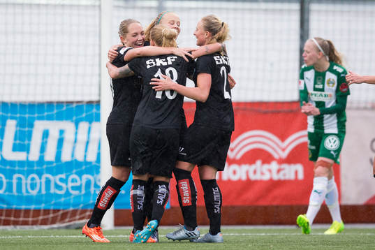 Göteborgs Nathalie Persson jublar och omfamnas
