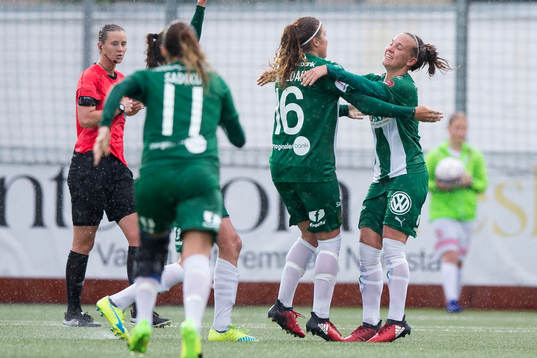 4 Hammarbys Julia Zigiotti Olme jublar ihop med Filippa
