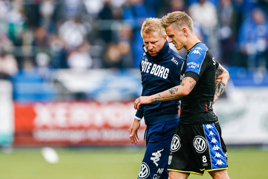 IFK Göteborgs Sören Rieks tvingas lämna planen