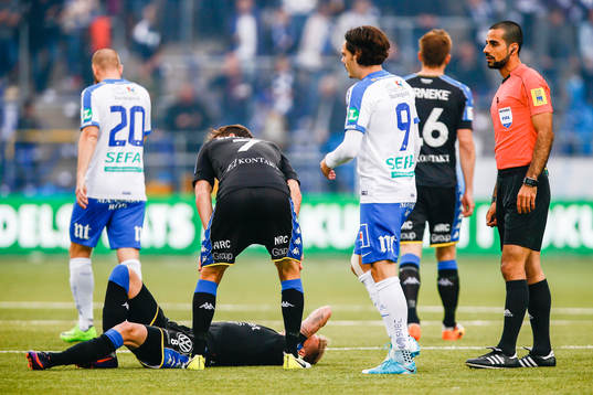 IFK Göteborgs Sören Rieks tvingas lämna planen