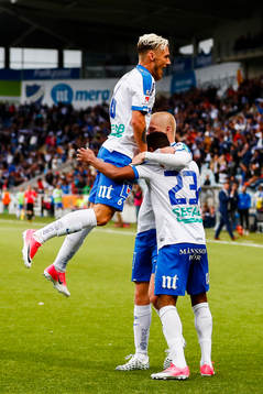 Norrköpings Linus Wahlqvist jublar med Niclas Eliasson