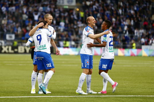 Norrköpings Jón Gudni Fjóluson kramar om David Moberg
