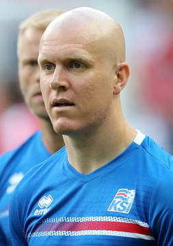 Emil Hallfredsson, Island