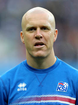 Emil Hallfredsson, Island