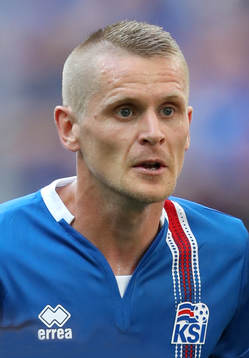 Ari Freyr Skulason, Island