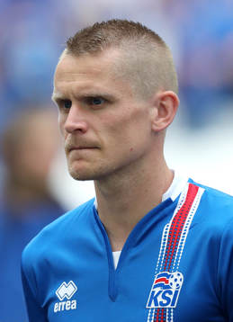 Ari Freyr Skulason, Island