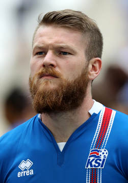 Aron Gunnarsson, Island