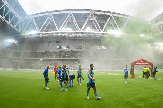 Djurgårdens spelare inväntar matchstart