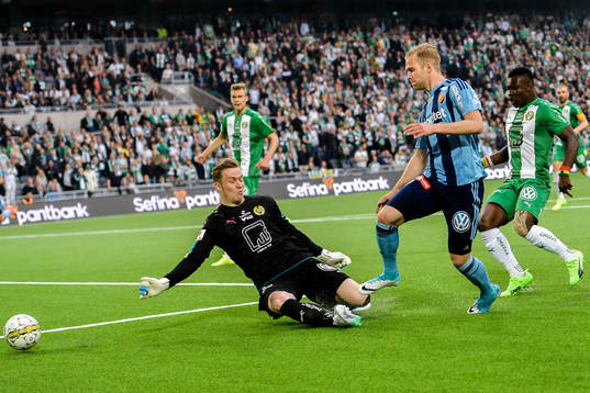 Hammarbys målvakt Ögmundur Kristinsson och Djurgårdens