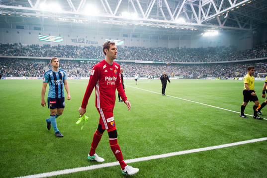 Djurgårdens målvakt Andreas Isaksson deppar