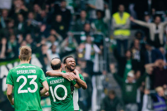 Hammarbys Serge-Junior Martinsson Ngouali och Kennedy