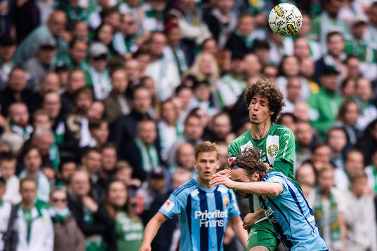 Hammarbys Romulo Cabral Pereira Pinto i en duell med