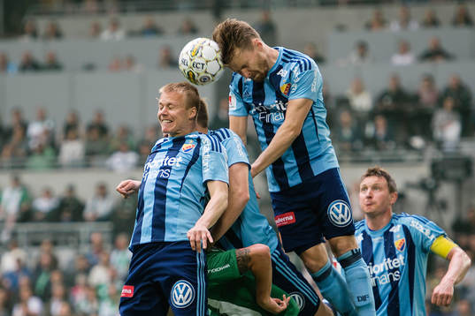 Djurgårdens Elliot Käck och Jacob Une Larsson i en