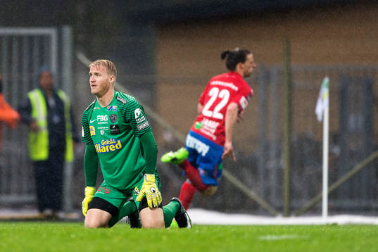 Helsingborgs Jesper Lange jublar i bakgrunden