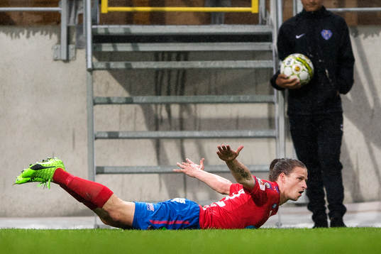 Helsingborgs Jesper Lange slänger sig och jublar