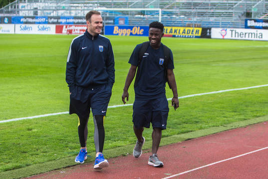 Sirius Niklas Busch Thor (v) och Kingsley Kofi Sarfo (h)