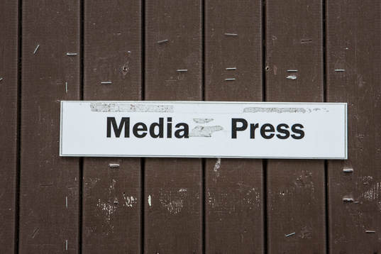 En skylt på dörren till pressrummet på Studenternas IP