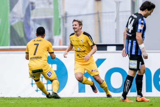 Halmstads Fredrik Olsson jublar
