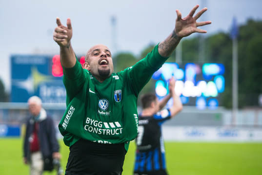Sirius målvakt Joshua Wicks  jublar