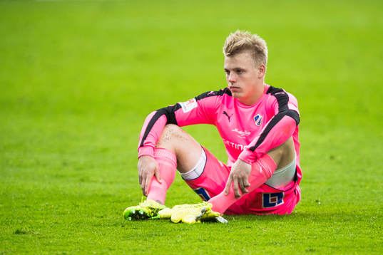 Halmstads målvakt Isak Pettersson deppar