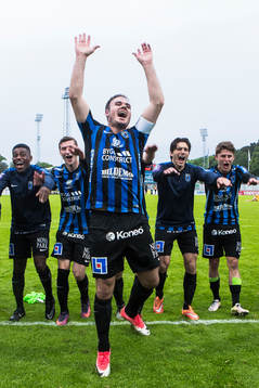 Sirius spelare med Niklas Busch Thor längst fram jublar