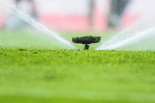 En vattenspridaren innan fotbollsmatchen i Allsvenskan