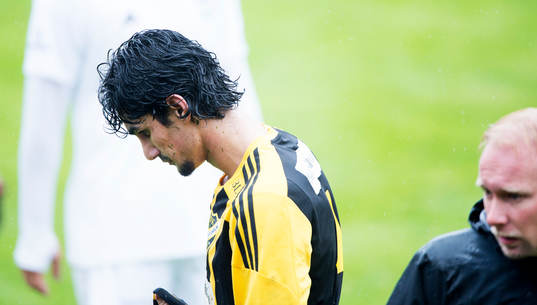 IFK Hässleholms Ameer Naseer i matchen i division 2 mellan