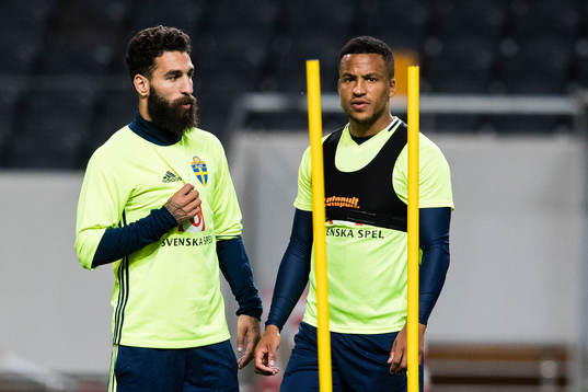 Sveriges Jimmy Durmaz och Martin Olsson