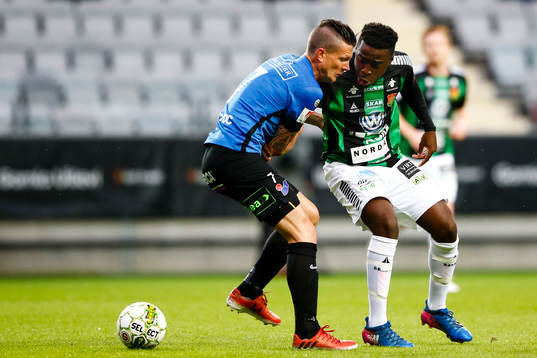 Trelleborgs Kristian Haynes och GAIS Rickson Mansiamina