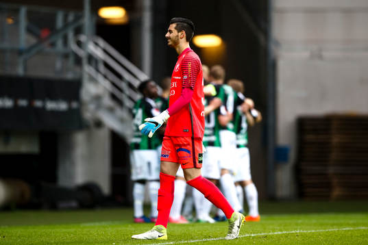 Trelleborgs målvakt Marko Johansson deppar