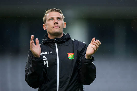 GAIS tränare Patrik Ingelsten tackar publiken