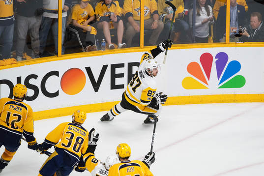 Pittsburghs Sidney Crosby jublar
