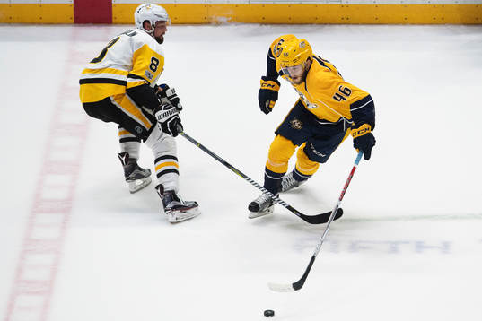 Pittsburghs Brian Dumoulin och Nashvilles Pontus Åberg