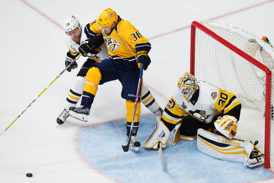 Pittsburghs Patric Hörnqvist och målvakt Matthew Murray