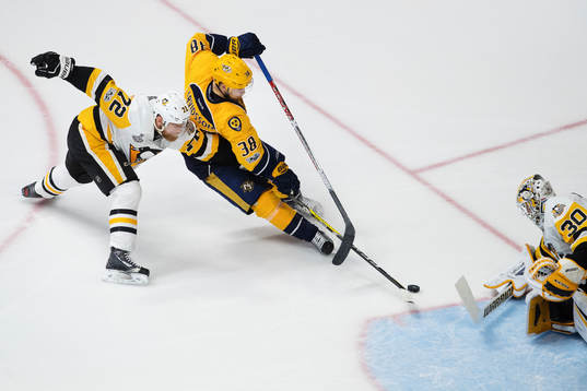 Pittsburghs Patric Hörnqvist och målvakt Matthew Murray