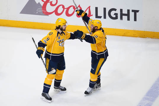 Nashvilles Filip Forsberg och Colton Sissons jublar