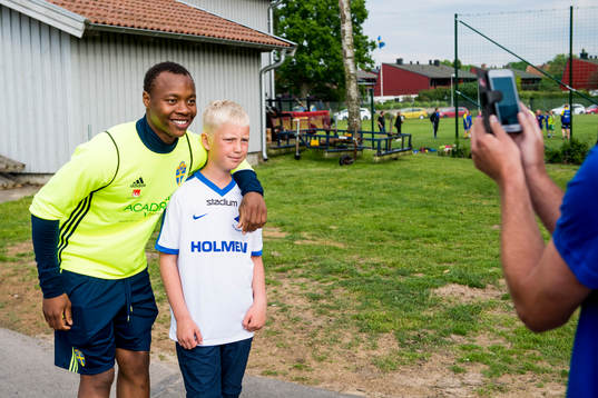 Carlos Strandberg fotograferas av en supporter
