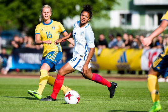 Sveriges Nellie Lilja och Englands Jess Carter