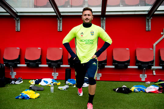 Muamer Tankovic stretchar