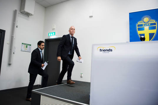Civilminister Ardalan Shekarabi och fotbollsförbundets