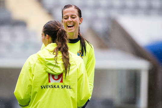 Lotta Schelin och Kosovare Asllani