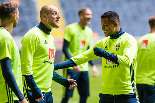 Sveriges John Guidetti och Martin Olsson