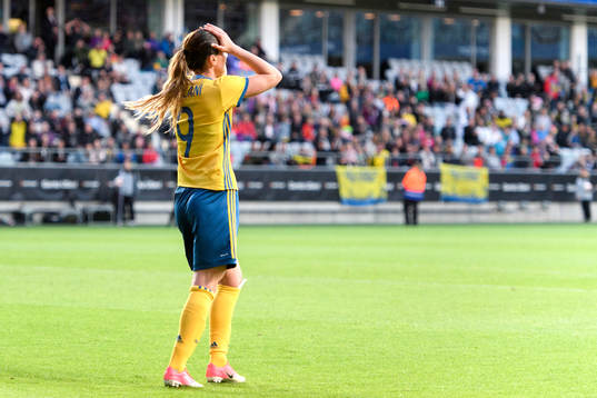 Sveriges Kosovare Asllani deppar