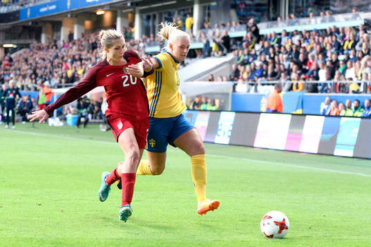 s Allie Long