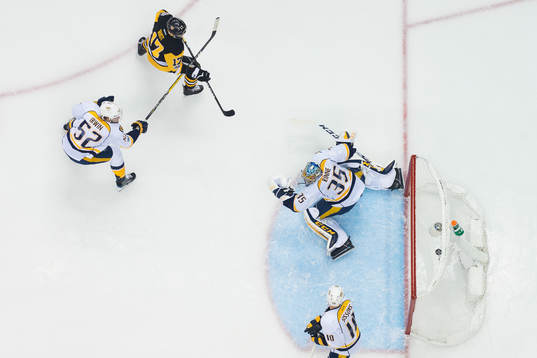 Pittsburghs Bryan Rust skjuter in 2-0 bakom Nashvilles