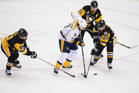 Pittsburghs Phil Kessel, Evgeni Malkin och Scott Wilson