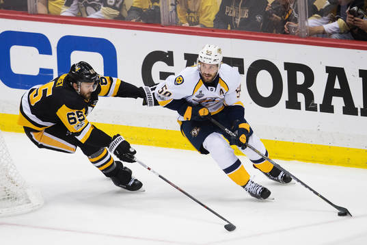 Pittsburghs Ron Hainsey och Nashvilles Roman Josi