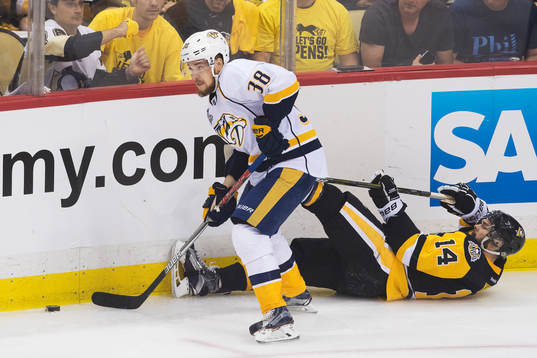 Nashvilles Viktor Arvidsson och Pittsburghs Chris Kunitz